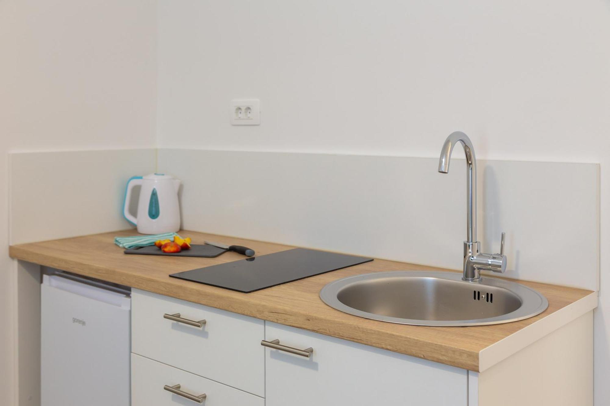 Beachfront Apartments Providenca With Free Parking Макарска Стая снимка