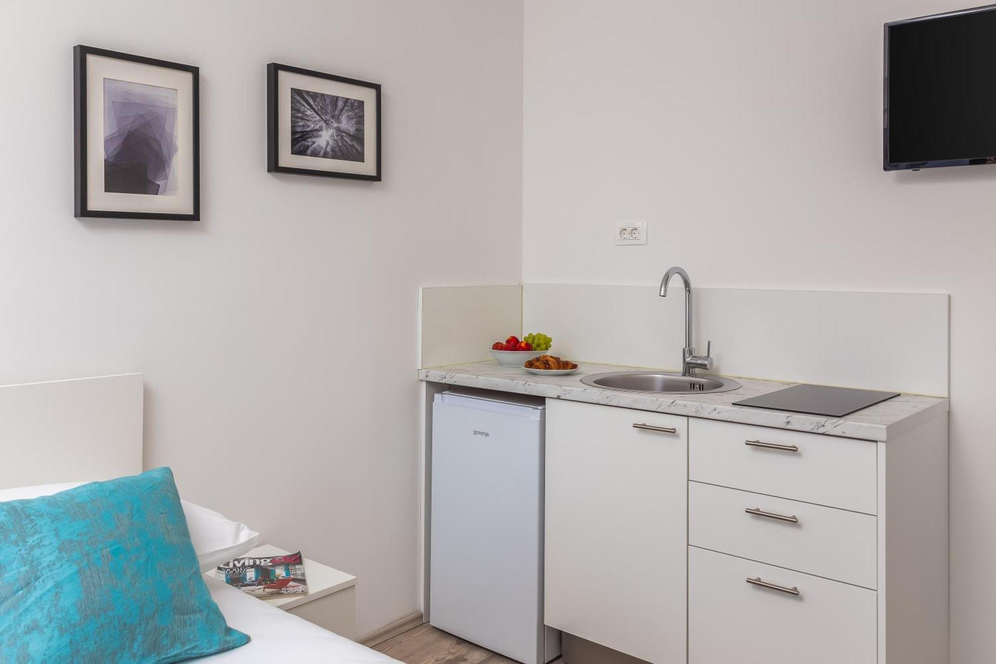 Beachfront Apartments Providenca With Free Parking Макарска Стая снимка