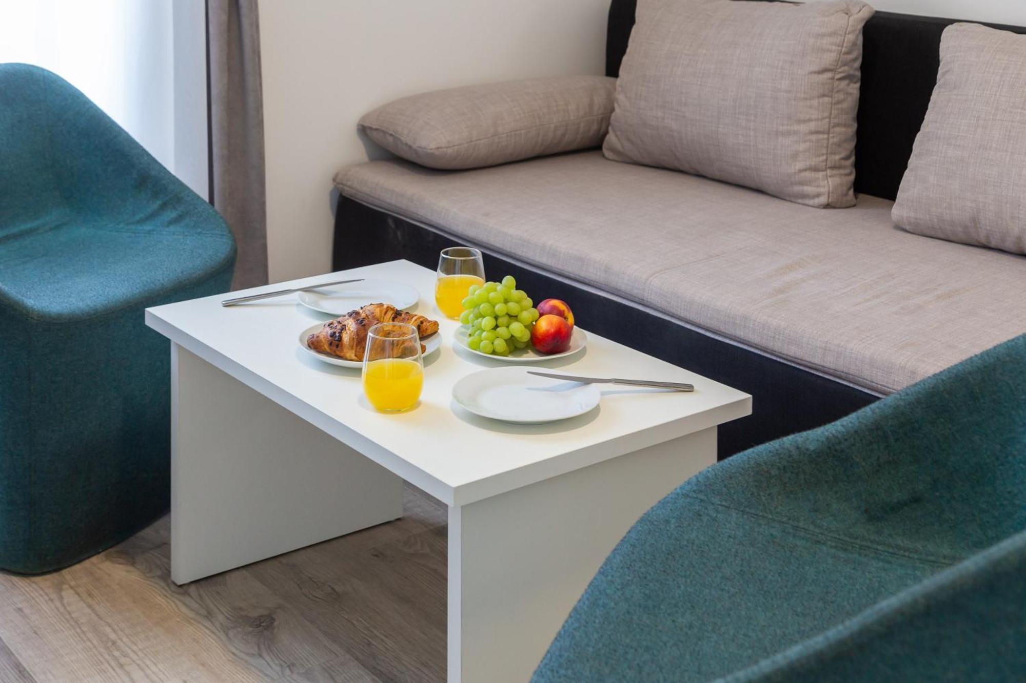 Beachfront Apartments Providenca With Free Parking Макарска Екстериор снимка