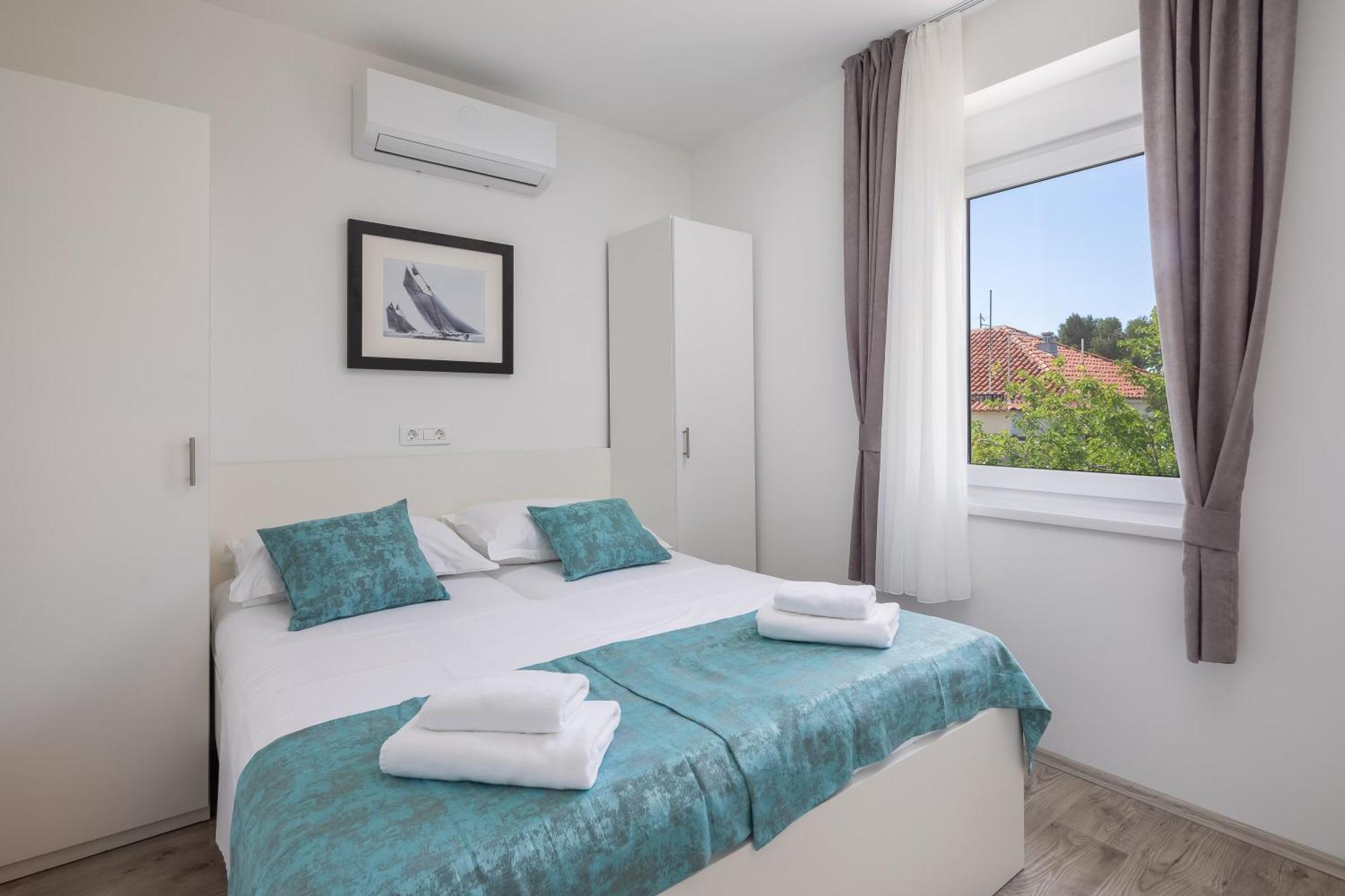Beachfront Apartments Providenca With Free Parking Макарска Екстериор снимка
