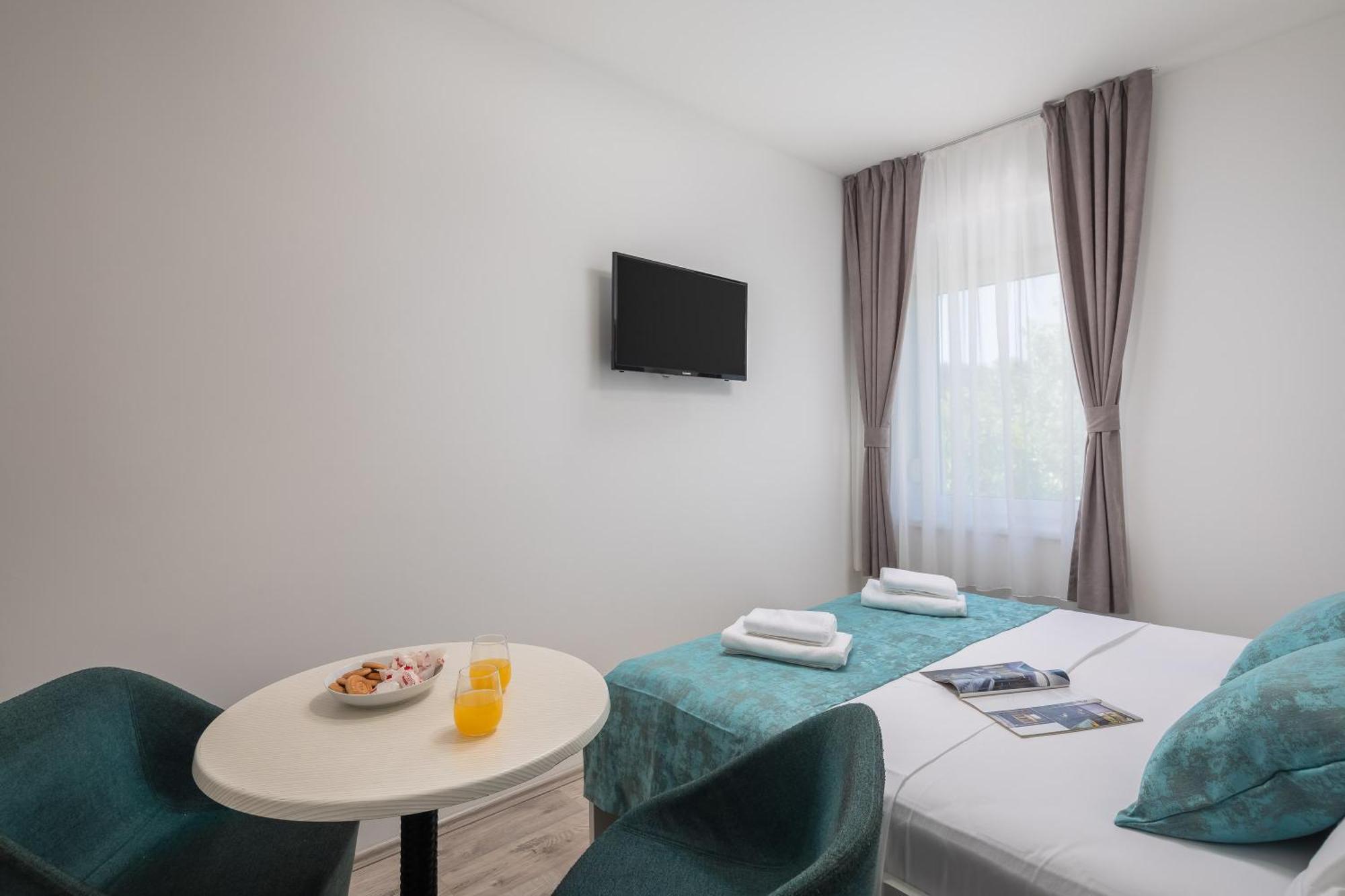 Beachfront Apartments Providenca With Free Parking Макарска Екстериор снимка