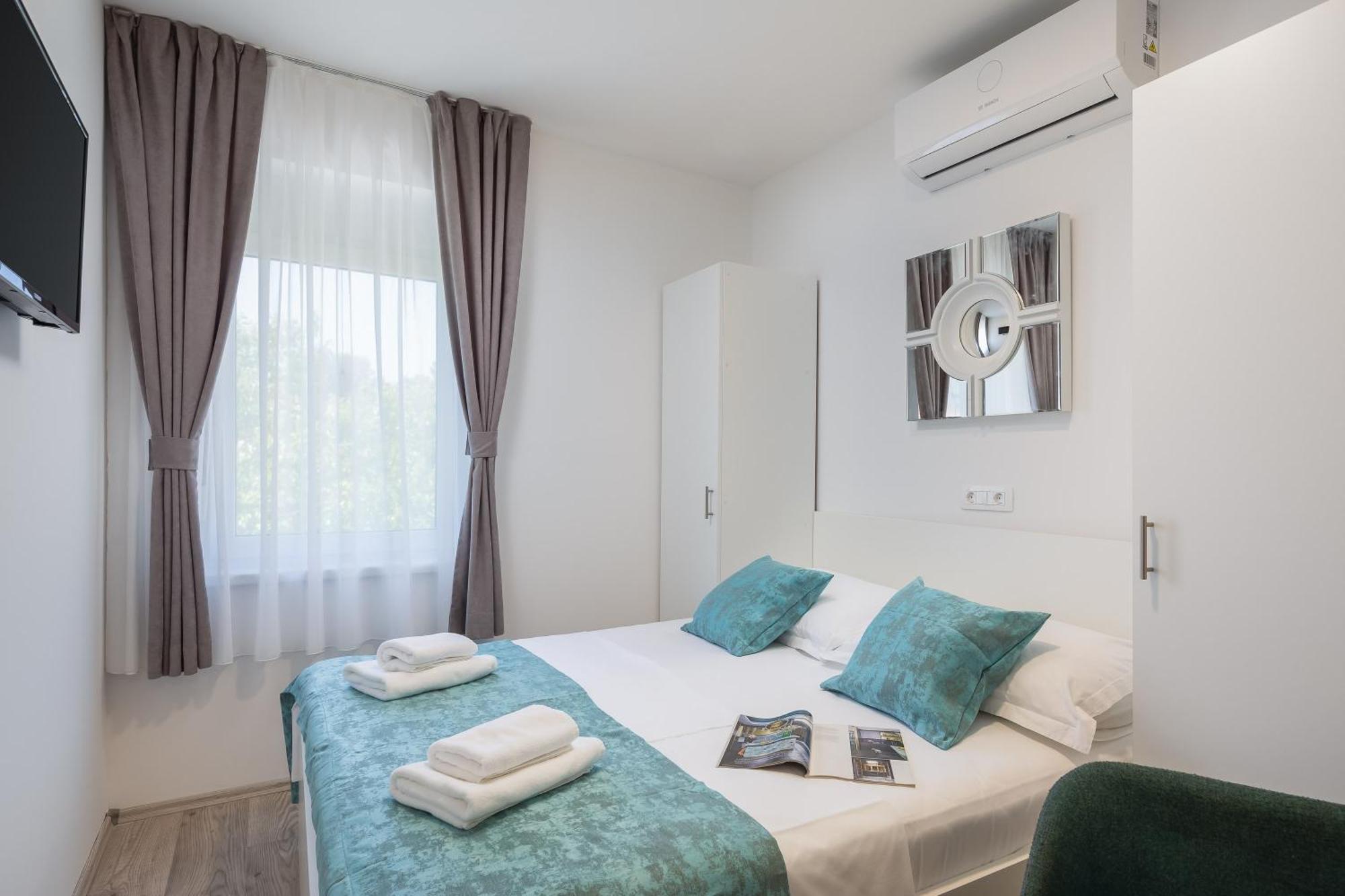 Beachfront Apartments Providenca With Free Parking Макарска Стая снимка