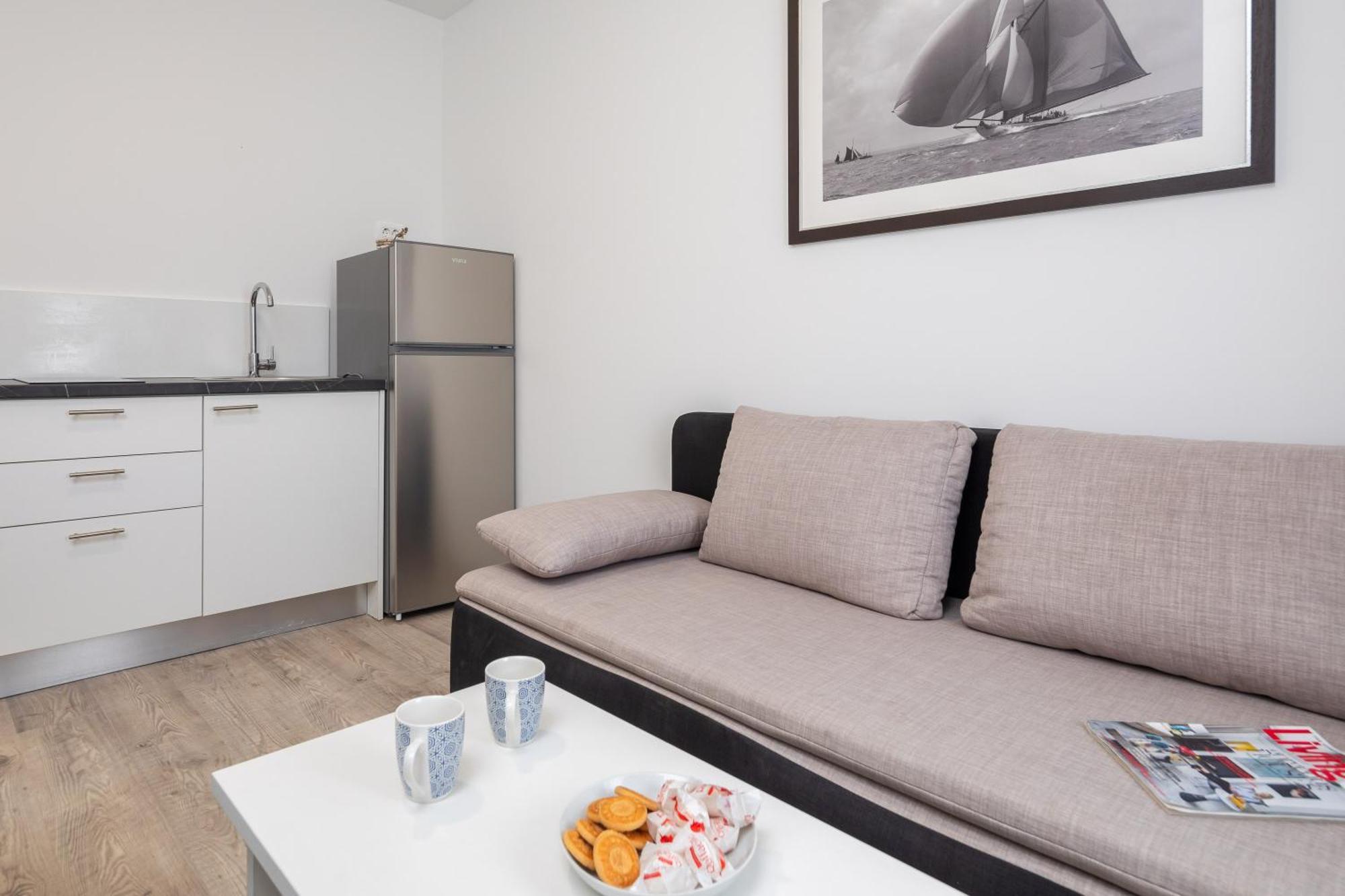 Beachfront Apartments Providenca With Free Parking Макарска Екстериор снимка