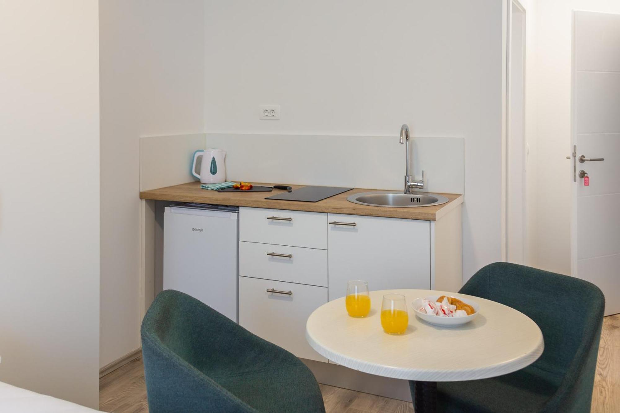 Beachfront Apartments Providenca With Free Parking Макарска Екстериор снимка
