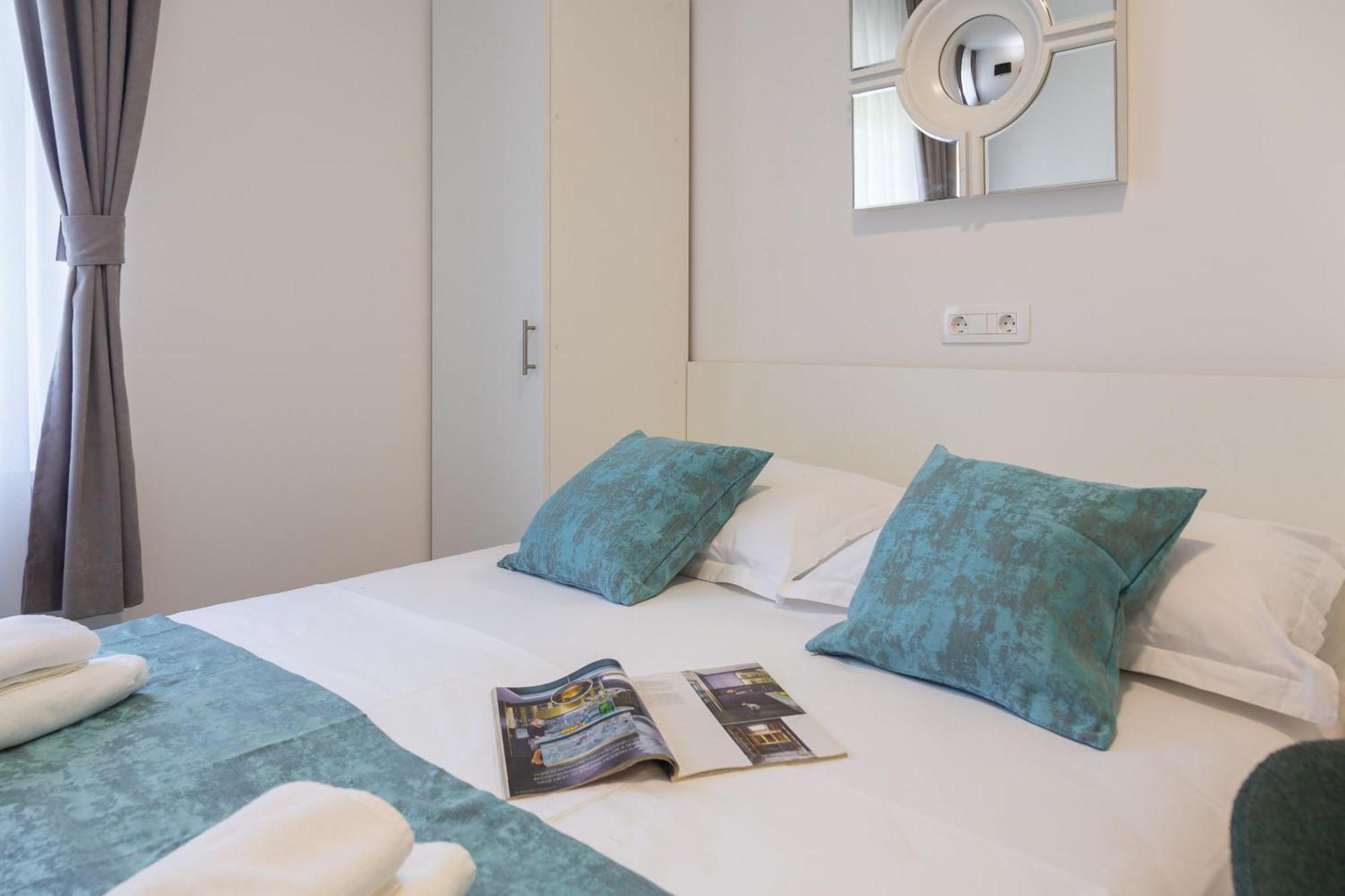 Beachfront Apartments Providenca With Free Parking Макарска Стая снимка