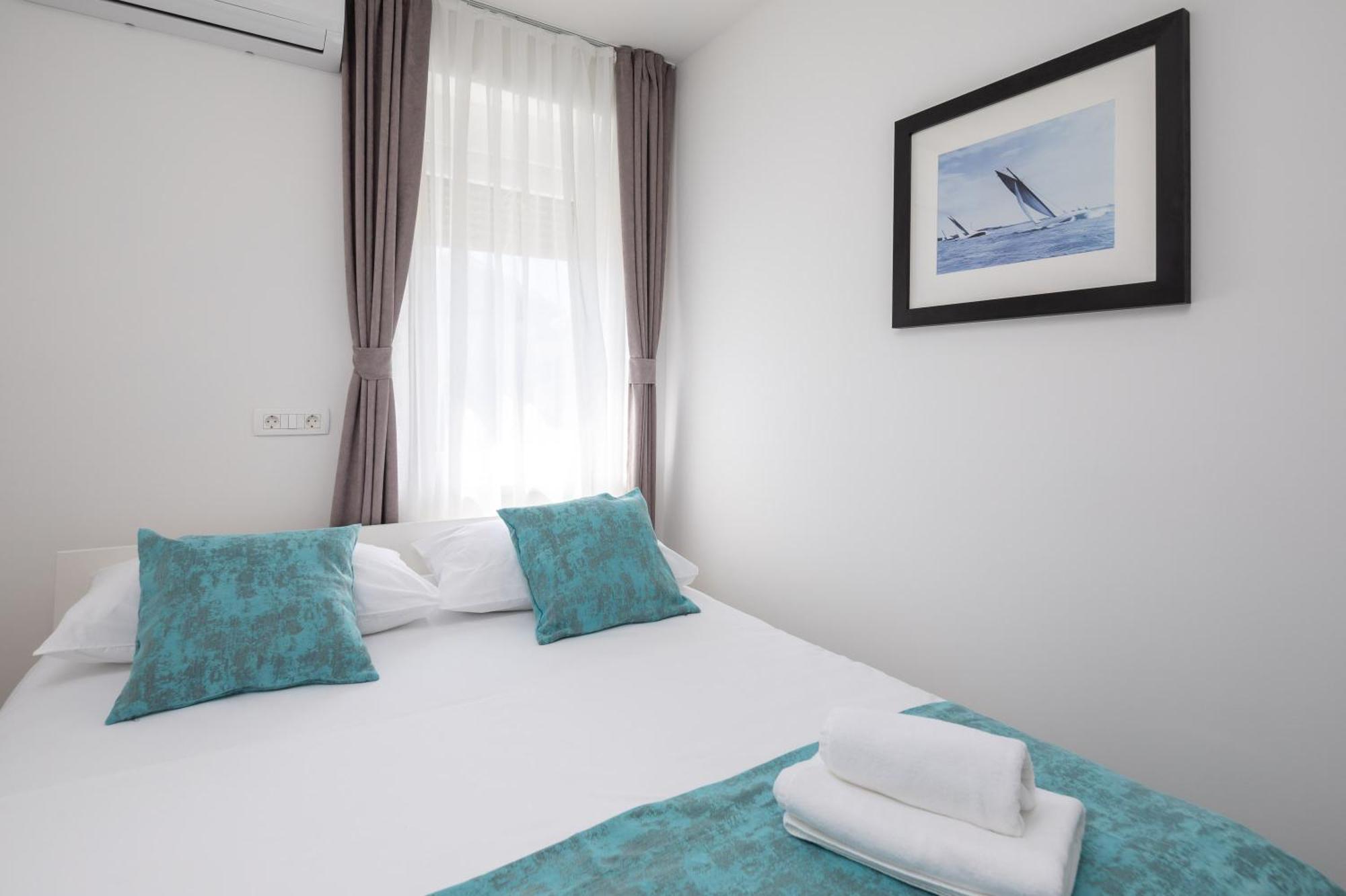 Beachfront Apartments Providenca With Free Parking Макарска Стая снимка