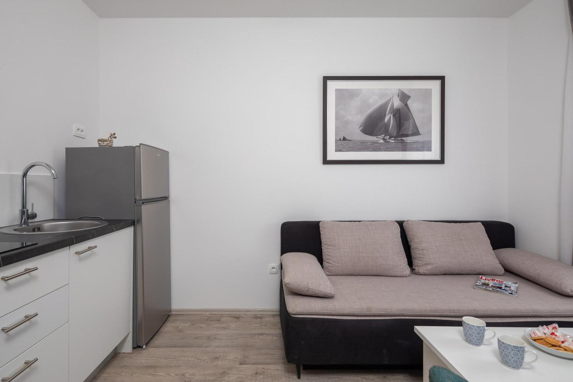 Beachfront Apartments Providenca With Free Parking Макарска Стая снимка