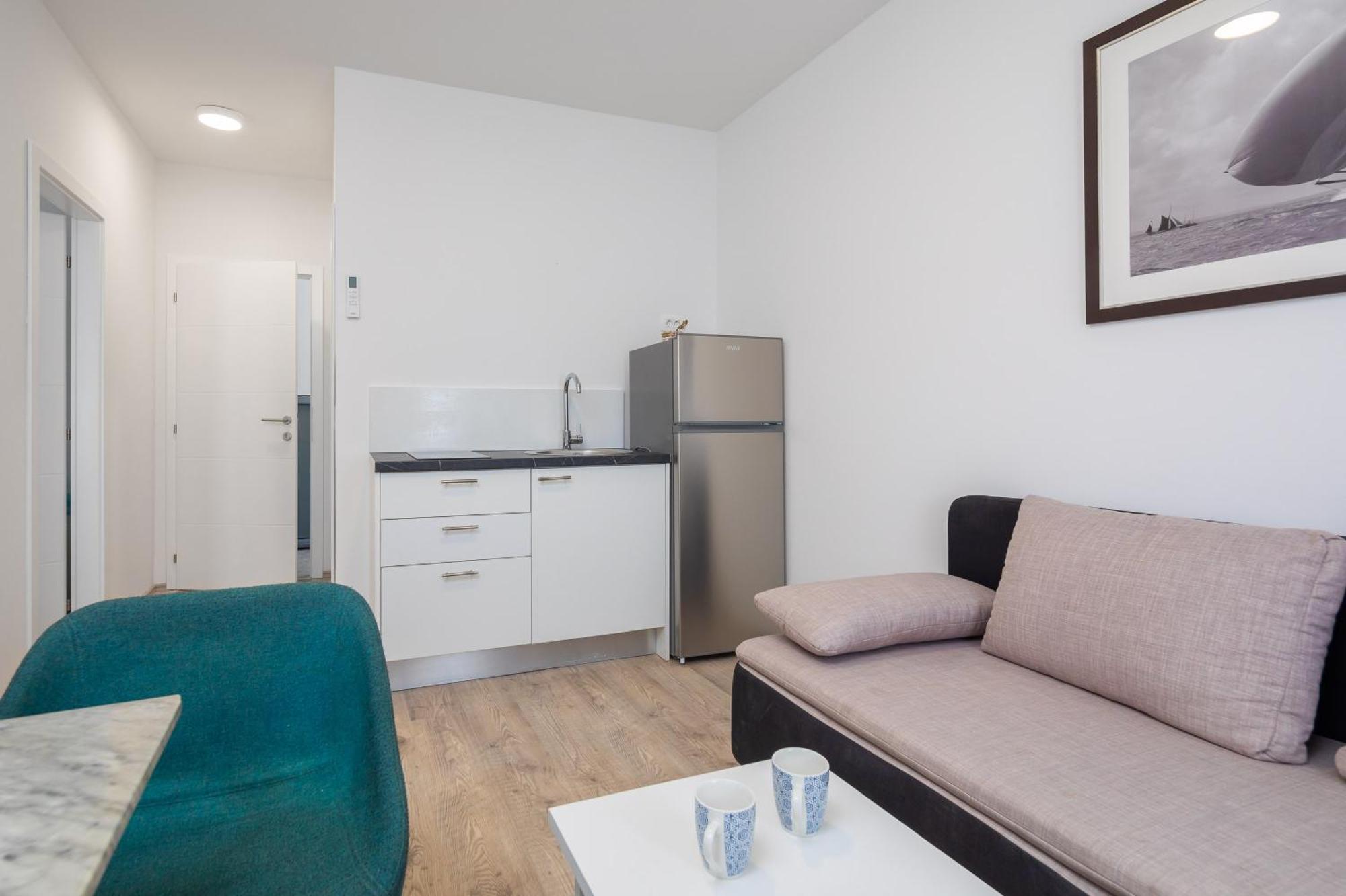Beachfront Apartments Providenca With Free Parking Макарска Стая снимка