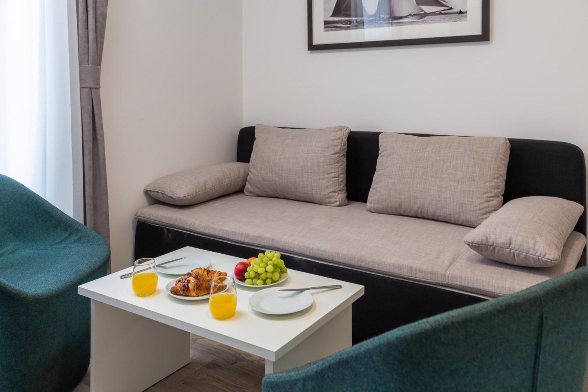 Beachfront Apartments Providenca With Free Parking Макарска Стая снимка