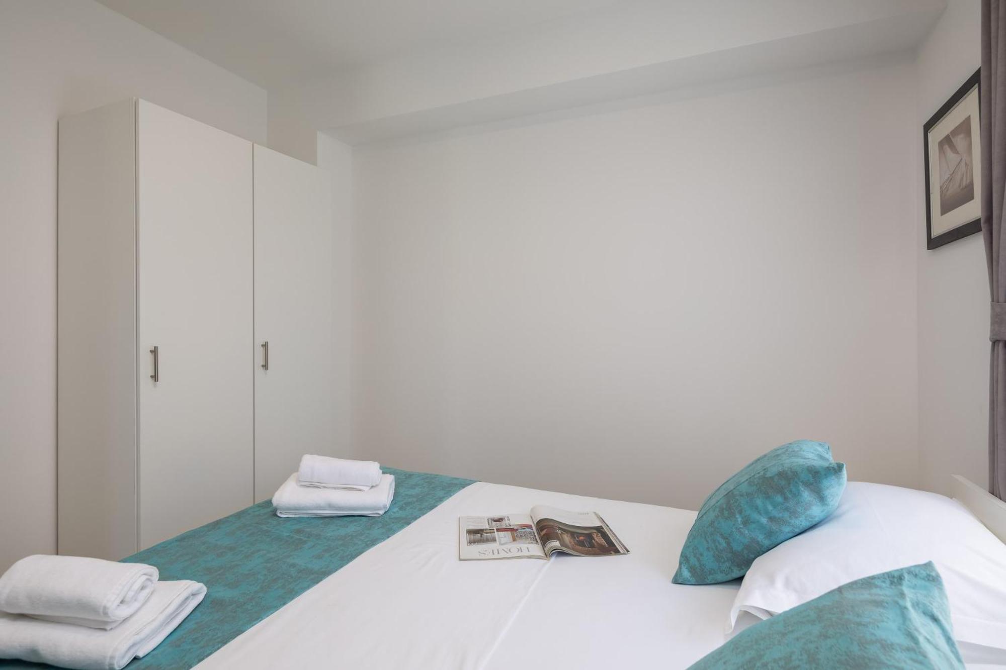 Beachfront Apartments Providenca With Free Parking Макарска Стая снимка