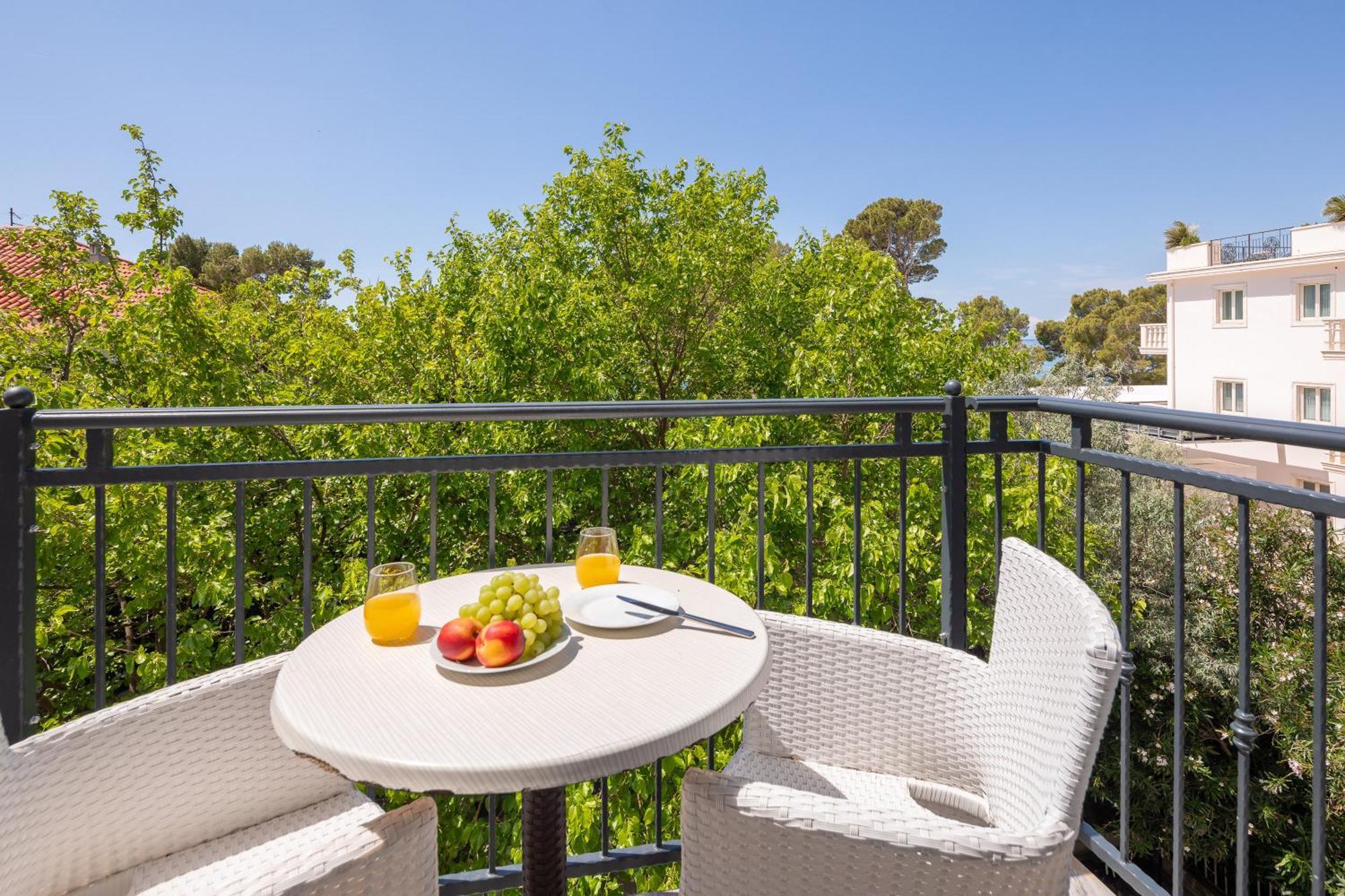 Beachfront Apartments Providenca With Free Parking Макарска Стая снимка