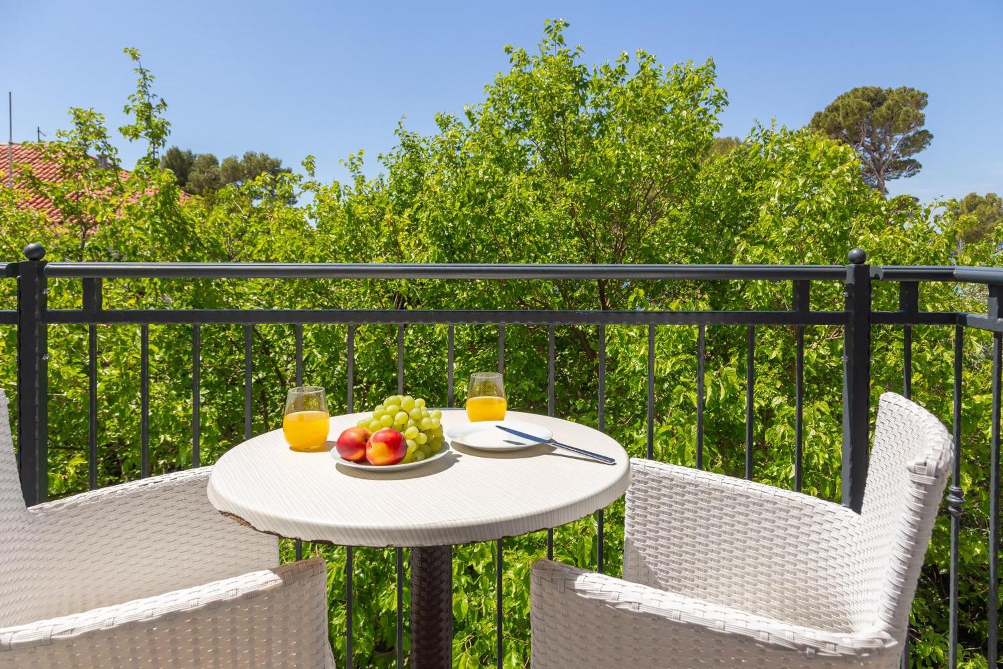 Beachfront Apartments Providenca With Free Parking Макарска Екстериор снимка