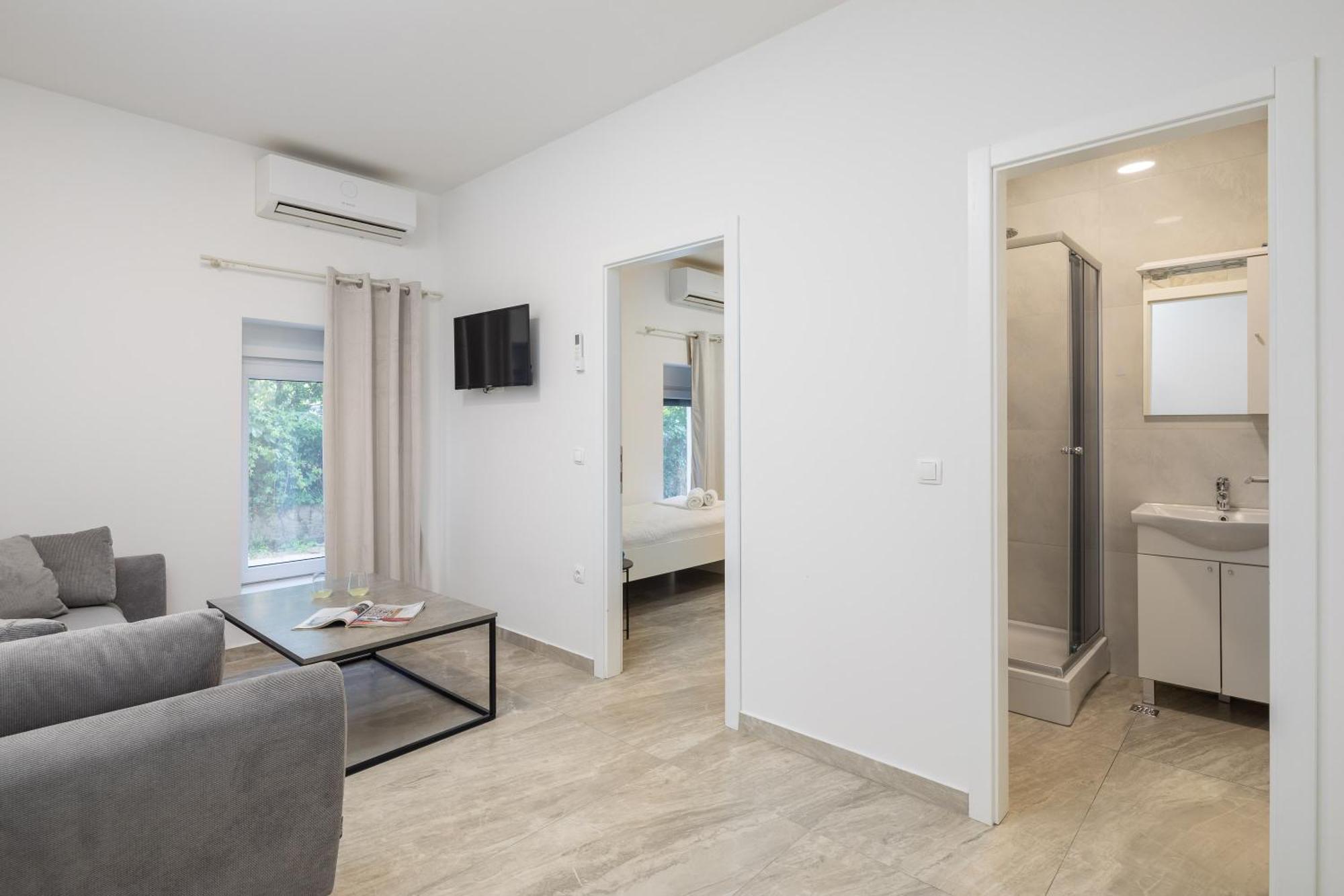 Beachfront Apartments Providenca With Free Parking Макарска Стая снимка