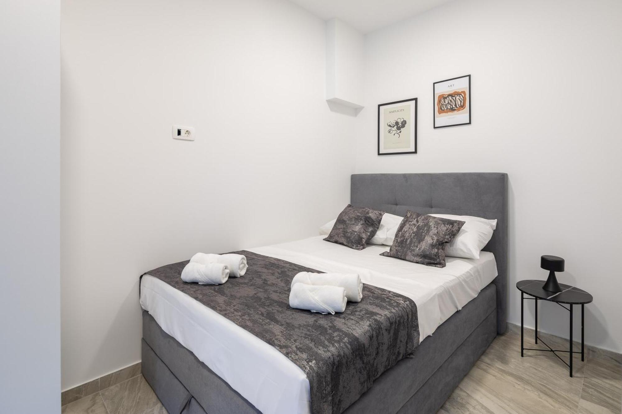 Beachfront Apartments Providenca With Free Parking Макарска Стая снимка
