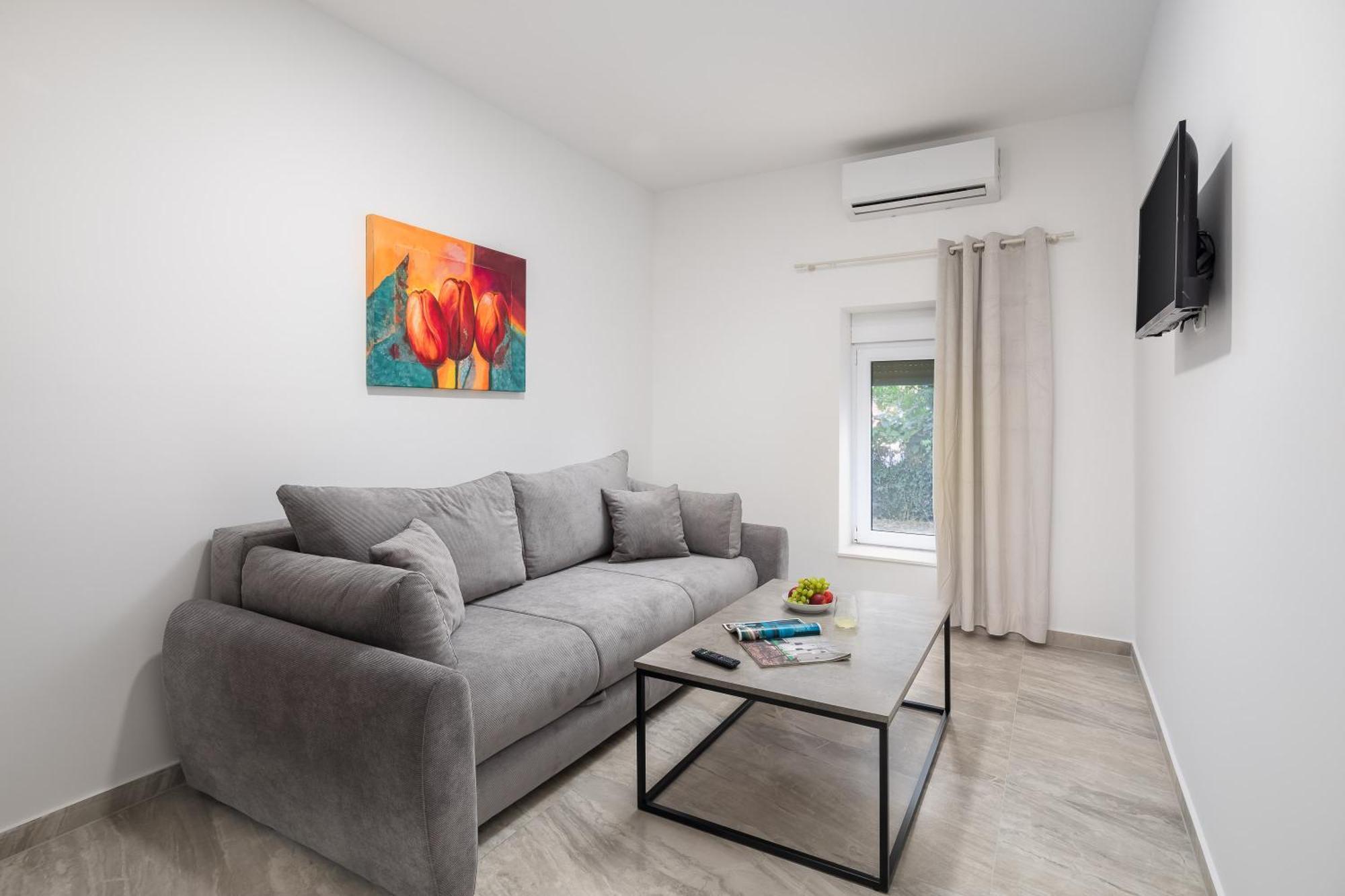 Beachfront Apartments Providenca With Free Parking Макарска Стая снимка